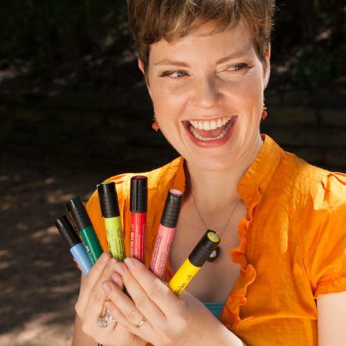 Graphic Recorder & Facilitator, Coach & Inspirational Artist. I'm a Journaling Crusader, Inner Critic Wrangler, foodie and lover of paint, scissors and glue!