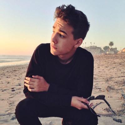 typersides's profile picture. hi @WORKITCASH gave you a free follow could you go follow her:)