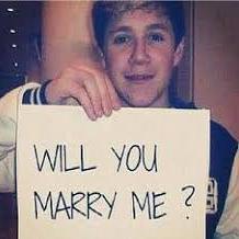 DianStylinson's profile picture. i figured it out from black and white 
seconds and hours 
maybe they hide to take some time 

i know how it goes 
i know how it goes for wrong and right 1D