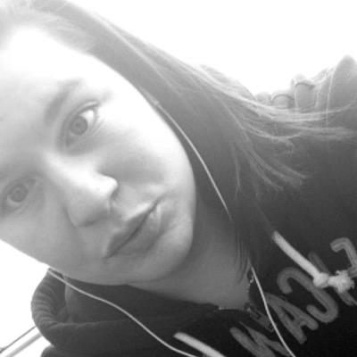 My Name is Kelsey, I'm 17 Years Old! GamerTag: Ms Newfies Snapchat: BlueEyedNewfie Kik: LoveIsMagic1998