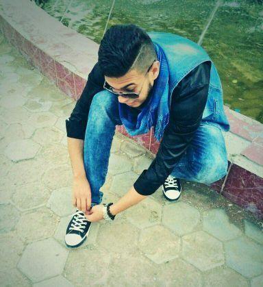 amro1133772's profile picture. ‏ ‏كثّيراً مَا نعيّشُ دَورَ عَديمُيّ الإحْسَاسّ حتَى نُقنعُ أنفُسنَا بأنّ ما يَحدثّ غيرّ مُؤلمْ ولاَ يَستَحقّ ونَحّنُ نَحترقُ منّ الداخْل .!