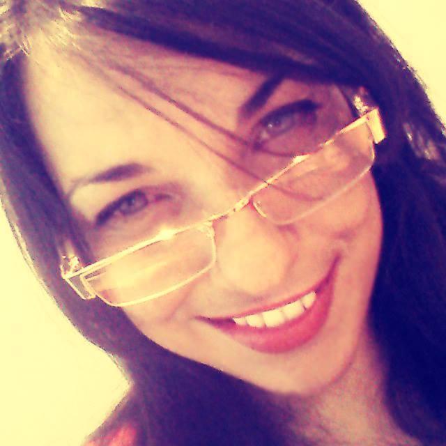 User Experience & User Interface Designer. PixelPerfect Obsessive. Gamer. Super-Geek. Mom. Cat Lover. Eco-friendly.  https://t.co/pNkWnahBJO