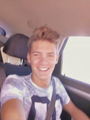 Estudiante de Magisterio de Primaria                 
Pertiguista del club Atletismo Numantino
                                   Zaragoza - Soria