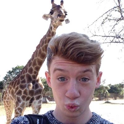 20, southampton. 
instagram - domkingsland
want to travel the world ✈️