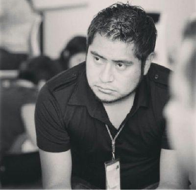 Programador por diversión y entusiasta por convicción, ya se lo que soy, y estoy en busca de lo que puedo llegar a ser.