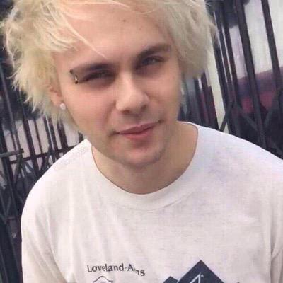 80niallftmgc's profile picture. made an acc but it was a flop so heres a free follow from @80niallftmgc so go follow her and rt the links in her bio and ask for a follow back