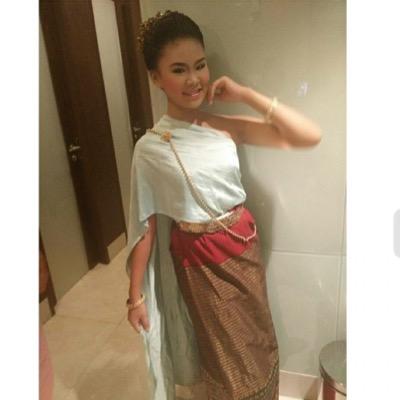 เก็บวันเวลา เก็บความทรงจำ
เก็บเรื่องราวเหล่านั้นเอาไว้ในใจ
