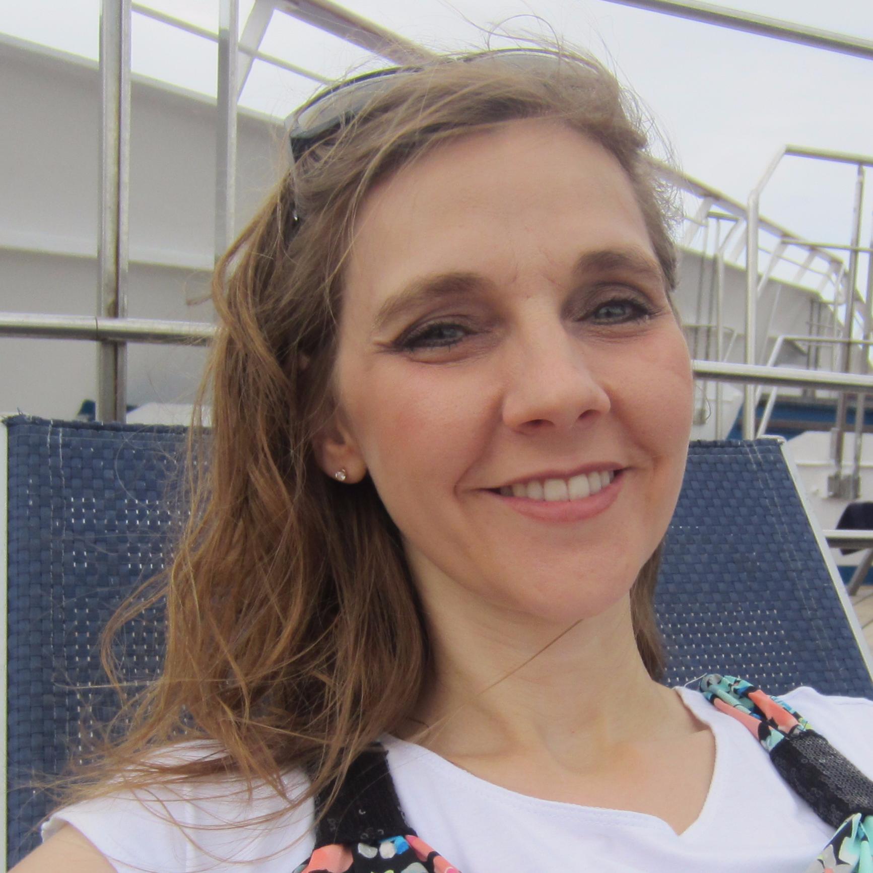 cloreep's profile picture. Wife, mother, writer, singer, foodie, book lover, hopeless romantic