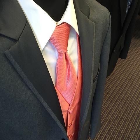 this is my eBay store's Twitter here you can find out what I'm selling and catch great deals on gently used brands like: Ralph Lauren, Brooks Brothers, Etc..