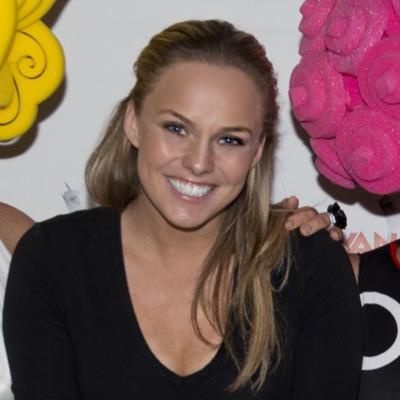 ShaynaBinette's profile picture. Studying PR & Advertising at DePaul University | Coffeeholic