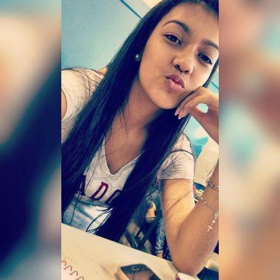 . .     Eita menina complicada: de dia tão madura e agitada ,de noite tão triste e solitaria           98540-8290 (chamem)