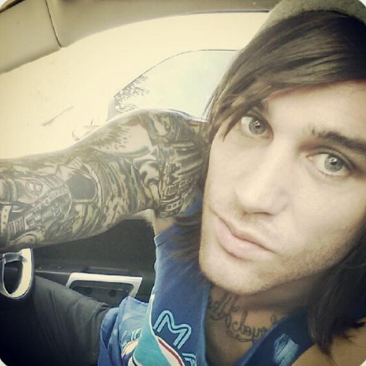 Semi-retired pro wrassler dude & musician. I am @Cass_Hightower's personal #swoonami. AKA Captain Emo Fringe. ECWF 2014 Breakout Star (Fictional/RP Account)