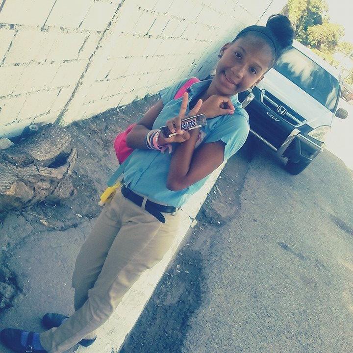 Eh MEE LLAMOOO CHEEKAA SOOii DEE LOO MAAMEEYEEE 100%SEGURAA Mii PRiiMEE @MI_FUTRACION_ no megustan los chisme pero cuando me bucan lemeto mano hati sin rroncal