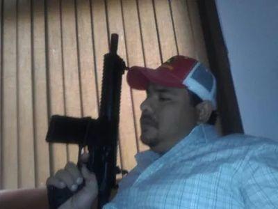 Soy de la Chona Jalisco vivo en Sonora y trabajo por mi cuenta, con muchos me rio pero en nadie confío,  no tengo la camiseta de ninguna oficina