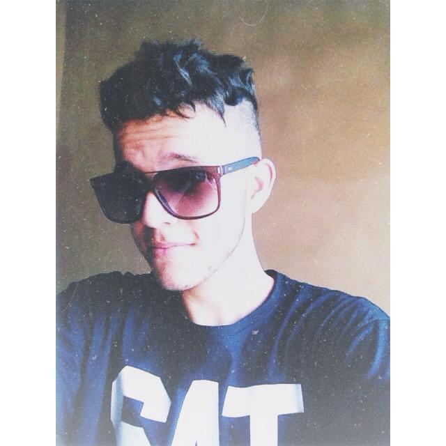 Uso meu sorriso contra aqueles que só querem ver minhas lágrimas.