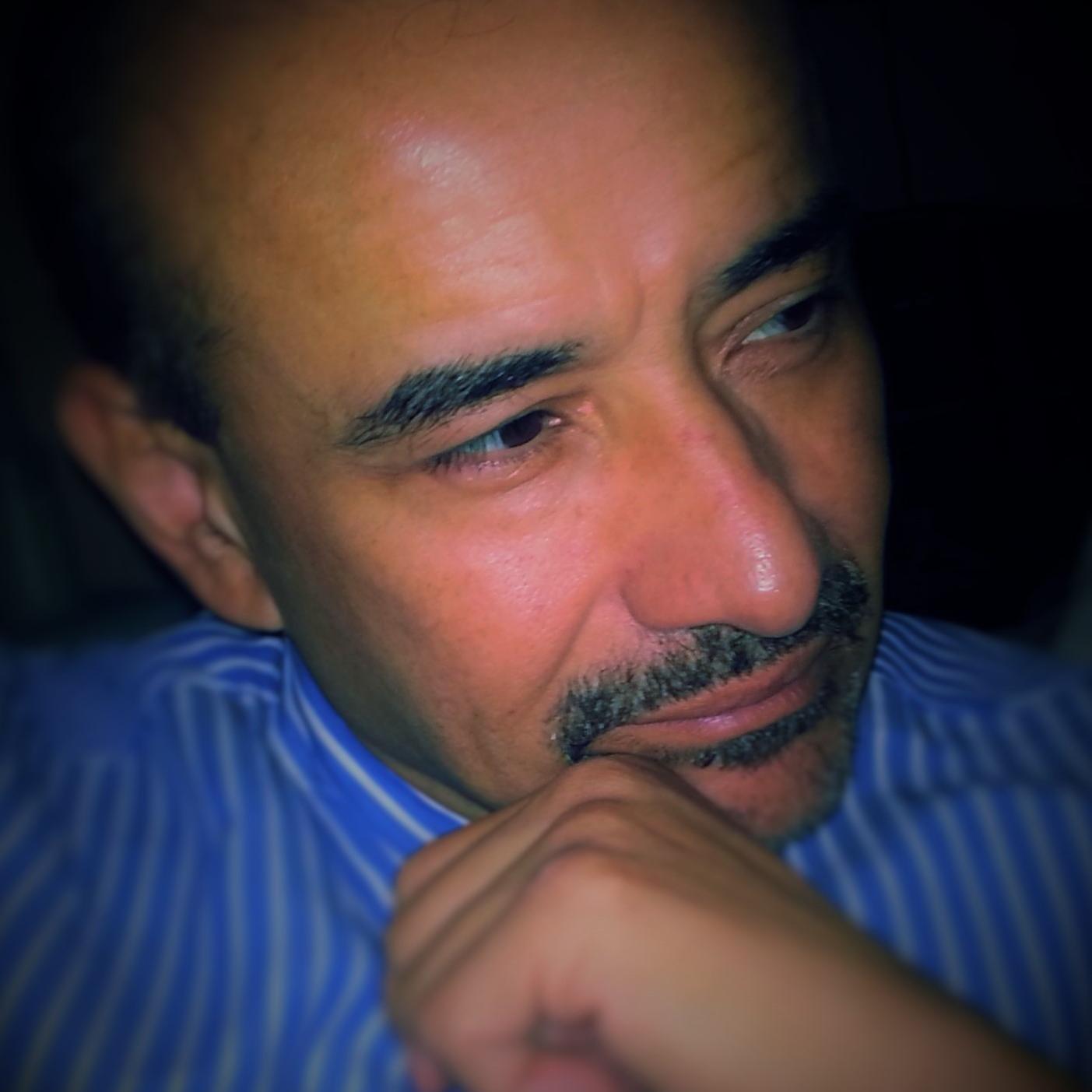Quien soy yo? Para mi: Soy, primeramente un ser humano , tengo mis errores que me dan lecciones en la vida, soy solitario, noble, disipado, fiel, paciente. etc.