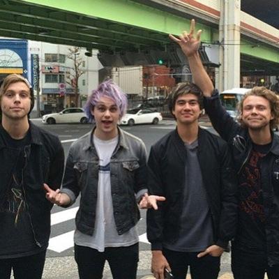 I love these 4 idiotically big hearted Aussie guys in a dumb band called 5 Seconds Of Summer.