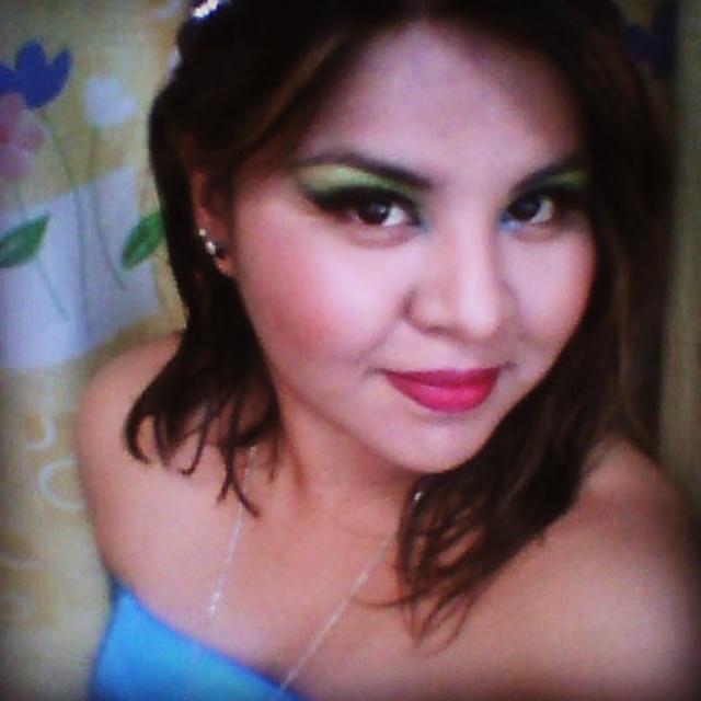 Trato de ver el lado positivo de las cosas, me encanta mojarme en la lluvia :) y soy adicta a la buena música :)