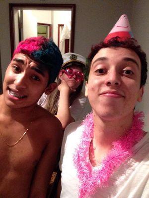 Spok seguiu Dia 16/02/2015 GENTE ESSE PERFIL É UM FC mandem os links no @ComodorGames