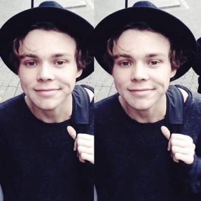 please retweet the two tweets below please help me get my sunshines follow & follow @falloutsheer she fb