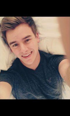I like Jacob Whitesides, Connor Franta, Tyler Oakley, Pewdiepie, O2L, Anime, Zach, Viners, and Youtubers Instagram: Connor Franta Fan