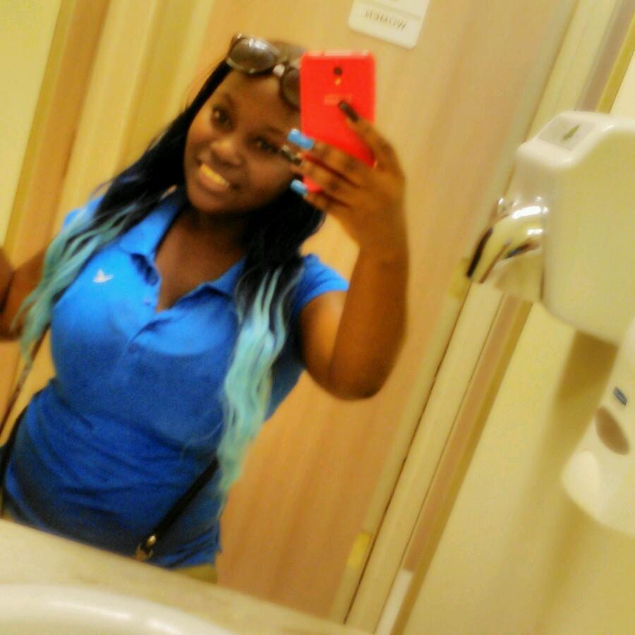 Am short beautiful love having fun, like smile, sassy also!!