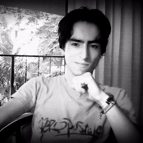 Estudiante de maestría, Amante del conocimiento y de los Esports