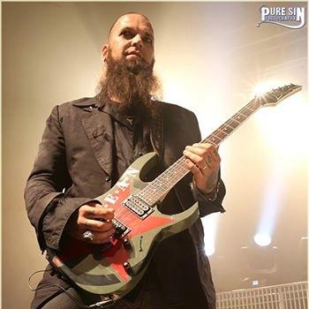 Lead Guitarist with Three Days Grace. Owner of MEAN Clothing Company®  https://t.co/oiq6QYsNC6 @meanclothingco
@MEAN_BEARD 
Enquiries:  info@meanclothing.com