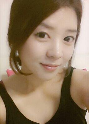 LizzyYeun's profile picture. Do not hesitate