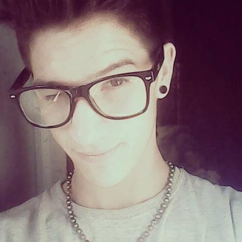 Todos somos iguales, nada nos hace mejores, no existe nadie perfecto, pues cometemos errores.