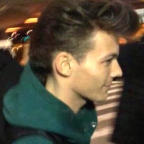 hi lovely it'd make me so absolutely happy if you could please rt the link & mention louis & johannah as well? it means the world ꒰๑•‧̮ૣ•ૣ๑꒱