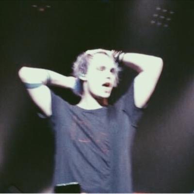 this is a free follow from @httpelizxbeth (dont follow this acc) !! go follow me on there Xx if i can find you so can he