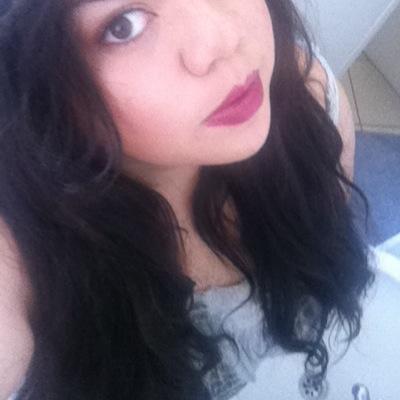 JoosyKaterine's profile picture. No hay razón para buscar el sufrimiento, pero si éste llega y trata de meterse en tu vida, no temas; míralo a la cara y con la frente bien levantada.