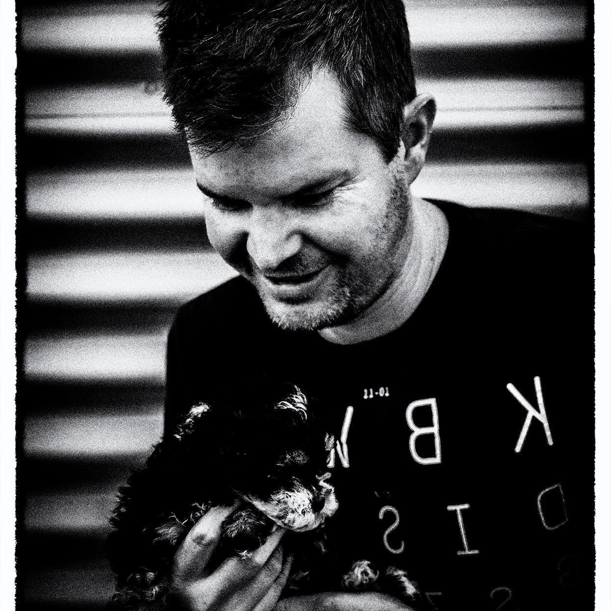 Photographer, dad, married to the gorgeous, funny @macglanville. Lover of good coffee, fine wine and great books.