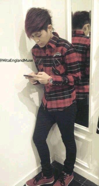 LutfiMRZ's profile picture. @MitaEnglandMuse and My parents is My Inspiration , I Want Study guitar melodi's like @MitaEnglandMuse , asiiikkkdahhh