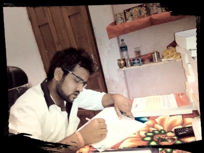 तुम मुझसे दोस्ती का मोल ना पूछना कभी,
तुम्हें किसने कहा की पेड़ छाँव बेचते है !!