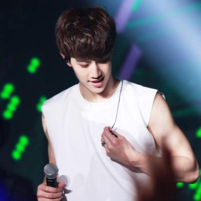 อยากรู้จักก็ทักมองอยู่อย่างนั้นผมจะรู้ไหมว่าคุณมองผม .ยิ้ม