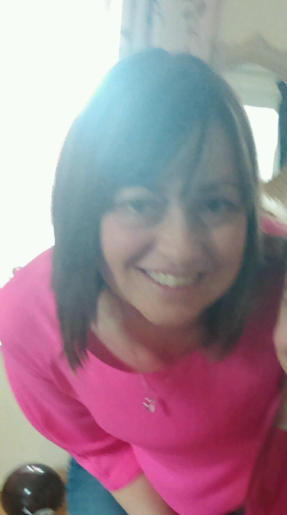Mum. Partner to Allan. Using and promoting a product I love. http://t.co/tOAa1BRZYi  add me http://t.co/UjaFRqXxul