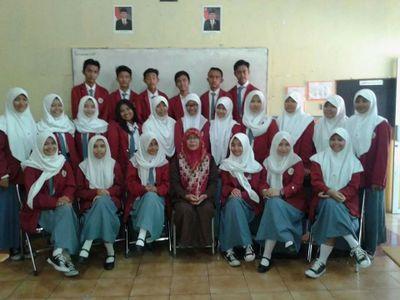 Terdiri dari 25 siswa/siswi í ½í±§í ½í±¦
7 Cowo í ½í±¨
18 Cewe í ½í±§
Elvi Wifraa í ½í±©