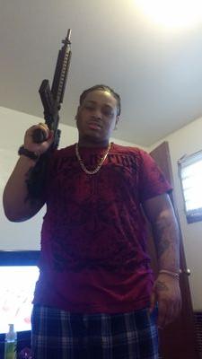 Y'all n***** already know you ain't catchnobody but a week ago and I catch you motherfuckers I'm killing e but the mother ride n***** f*** for me I'll kill them