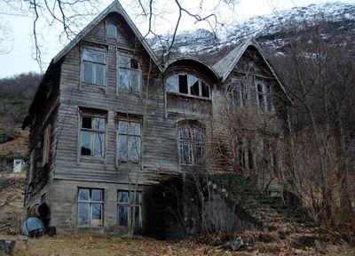 A group about a crack shack and all the drama within. OC group, Audition Required.