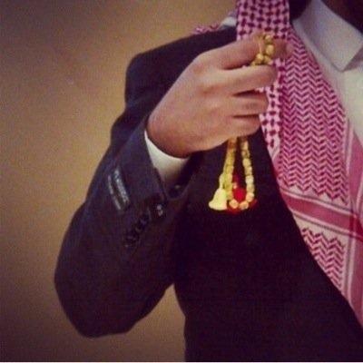 مجرد انسان ايقن انهُ خُلق من تراب وانهُ سيعود إليه يوماً ما، شاعر احياناً ، اهابُ ربي ، ابتسم .. ليس بالضرورة فرحاً وإنماثقه وتفاؤلاًبربي سبحانه