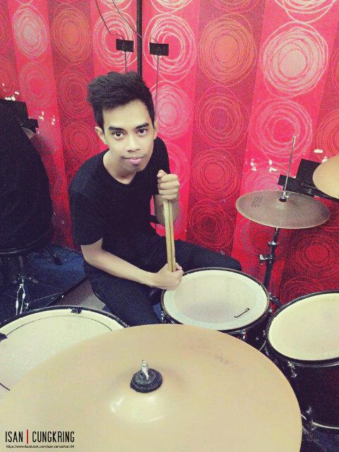 @deUniqueband Drummer | Owner @randomshop90 | INSTAGRAM : @isan_cungkring | ♥ @Maulydia08
