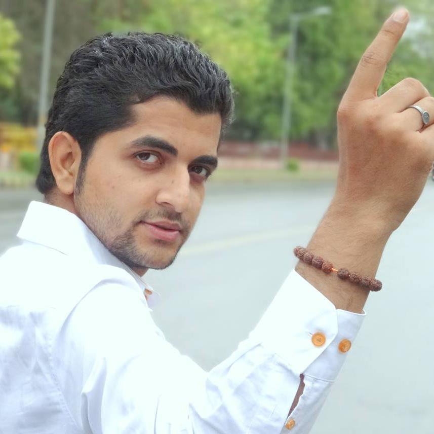 A thinker,an observer,a proud Indian who wants to make his mark on this world... ;)