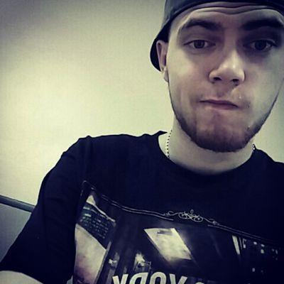 No friends no worries. Fuck a homeboy I did this on my own. 19 year old rapper, skater, tattoo artist and felon. fwm