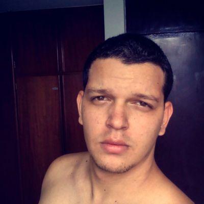 Brasileiro, Goiano, Geminiano, sonhador e escritor e adm da pagina Diário de um Adolescente.