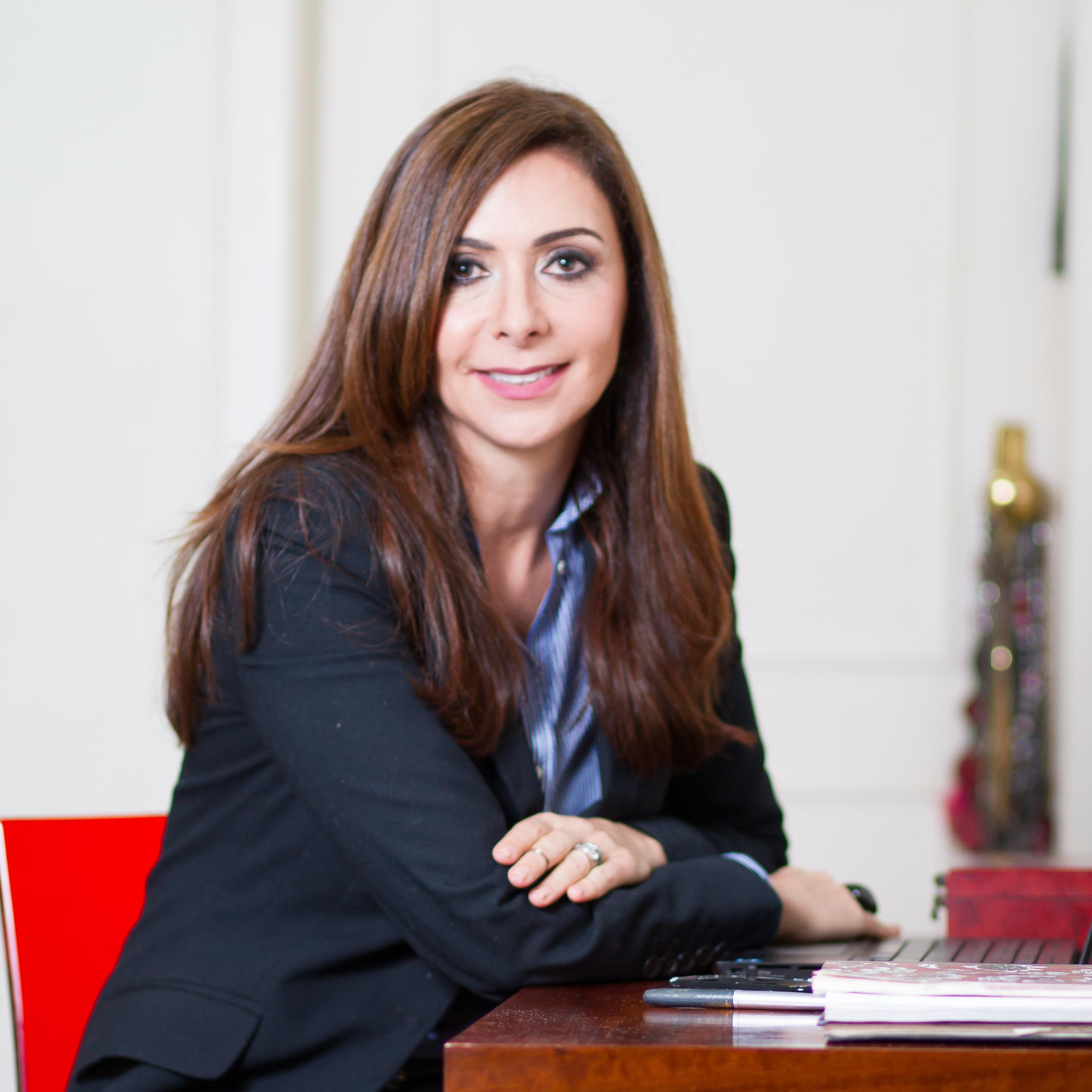 Escritora, Consultora de Imagem e Carreira,Especializada em Etiqueta Profissional e comportamento.Aborda temas como Atendimento ao Cliente, Vendas,entre outros.