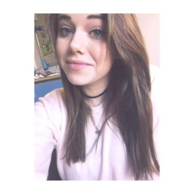 hoi ilove  dansen,zon,zingen,kroelen,mensen,eenhoorns,slapen,eten,blijheid ♥ imperfections are beauty, madness is genius and silly is better than boring
