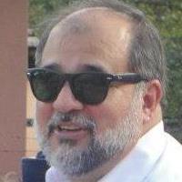 Sociologo, profe univer, investigador, escribidor, papa, cinefilo, incredulo y optimista, ucevista pero ulista, scout, caraquista