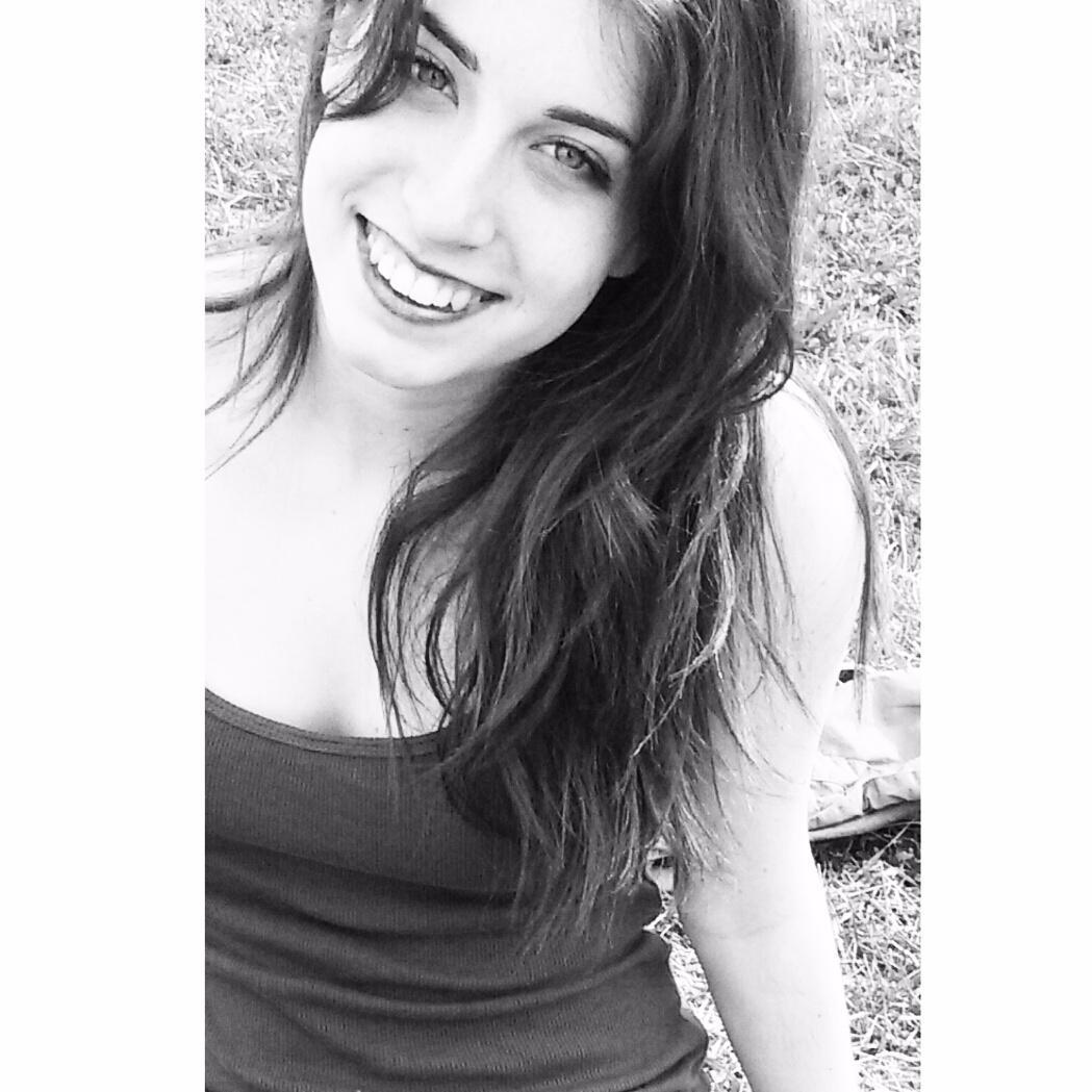 Me seducen las mentes, me seduce la inteligencia , me seduce una cara y un cuerpo cuando veo que hay una mente que los mueve y que vale la pena conocer...